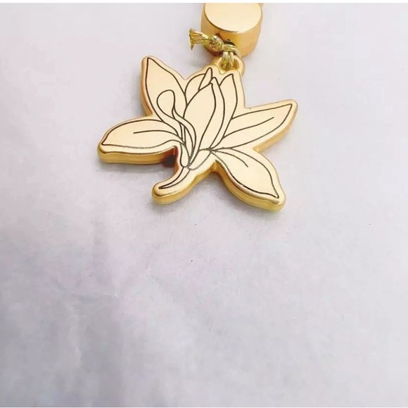 🌺 CHANEL SUBLIMAGE Chanel Beauty Keychain Key Holder - Picture 10 of 10